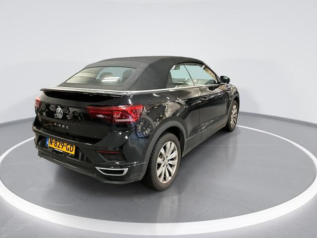 Volkswagen T-Roc Cabrio 1.5 TSI 150pk DSG R-Line · Camera · Navigatie · Stoelverwarming · P-Sensoren · Park Assist · 17'' Inch ·