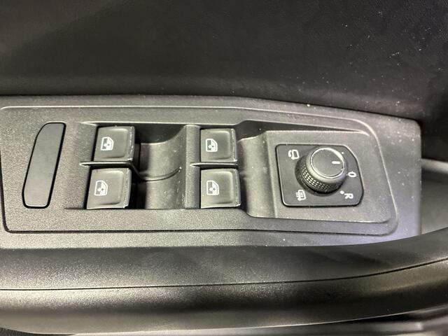 Volkswagen T-Roc Cabrio 1.5 TSI 150pk DSG R-Line · Camera · Navigatie · Stoelverwarming · P-Sensoren · Park Assist · 17'' Inch ·