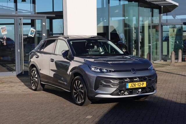 Volkswagen T-Roc 1.5 eTsi Life First Edition 116PK / 85kW DSG, Demonstratie voertuig (beschikbaar per 1 september 2026), wegklapbare trekhaak, Apple Carplay & Android Auto, 17" 'Lima' LMV, keyless start & entry, reservewiel, ambiente pakket (sfeerverlichting), comfort pak