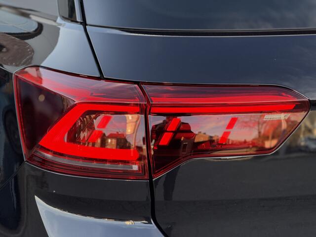 Volkswagen T-Roc 1.5 TSI R-Line | Trekhaak | Pano | 19" | Stuurverwarming