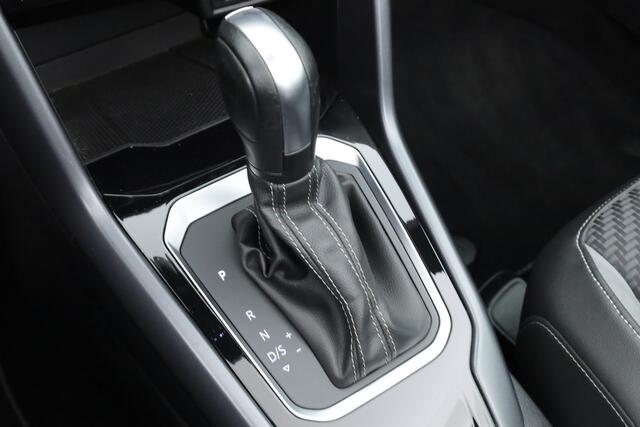 Volkswagen T-Roc Cabrio 1.5 TSI R-Line DSG Black Style | Digi. Dashboard | Stoelverw. | 18'' | PDC | Adapt. Cruise | Navi + CarPlay | Dodehoekdet.