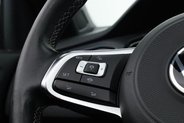 Volkswagen T-Roc Cabrio 1.5 TSI R-Line DSG Black Style | Digi. Dashboard | Stoelverw. | 18'' | PDC | Adapt. Cruise | Navi + CarPlay | Dodehoekdet.