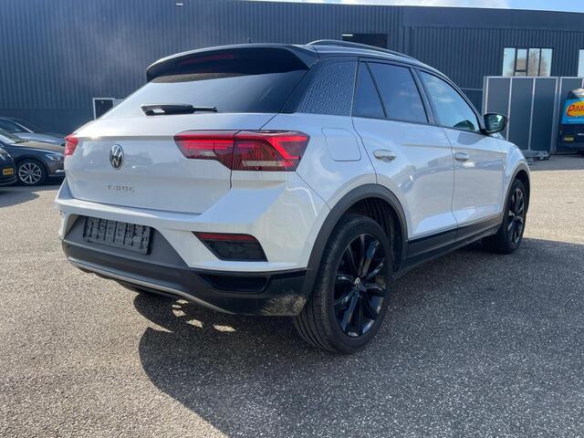 Volkswagen T-Roc 1.5TSI 150pk DSG Sport Black Style | ACC | Side -/ Lane assist |