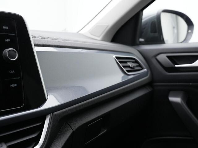 Volkswagen T-Roc 1.5 TSI 150 pk DSG Style | Trekhaak | IQ Light | Achteruitrijcamera | Adaptive Cruise | Stoelverwarming