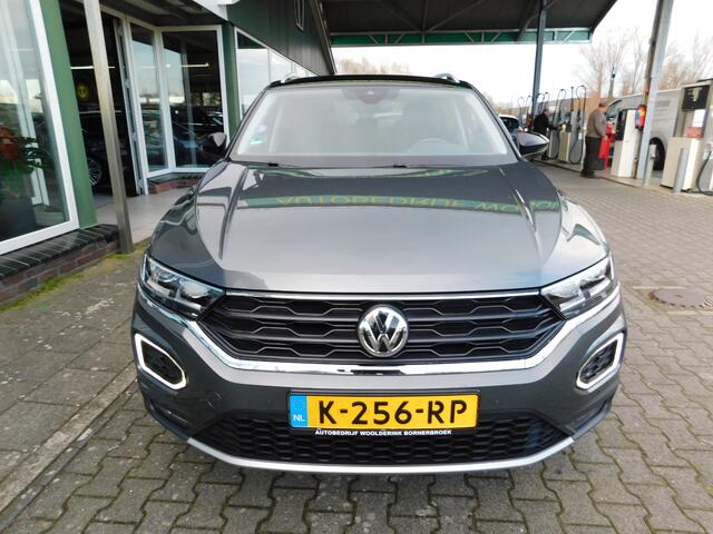 Volkswagen T-Roc 1.5TSI 150PK DSG STYLE! All-in Prijs! Trekhaak!