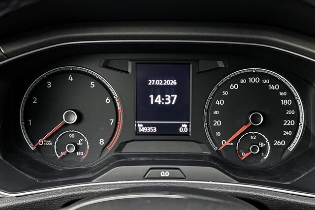 Volkswagen T-Roc 1.5 TSI Style | Adaptieve cruise control | Apple Carplay | Lichtmetalen velgen