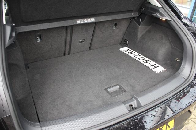 Volkswagen T-Roc 1.5 TSI Sport | Trekhaak | Stoelverwarming | Climate Control | Adaptive Cruise Control | Camera | Elektrische Klep | Navigatie |