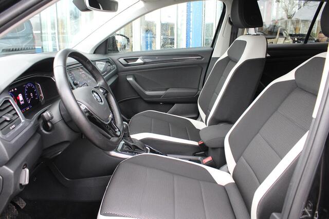 Volkswagen T-Roc 1.5 TSI Sport | Trekhaak | Stoelverwarming | Climate Control | Adaptive Cruise Control | Camera | Elektrische Klep | Navigatie |