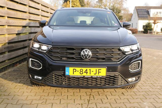 Volkswagen T-Roc 1.5 TSI Sport Navi / Climate / Stoelverwarming / Panodak / Apple car play / Beats audio