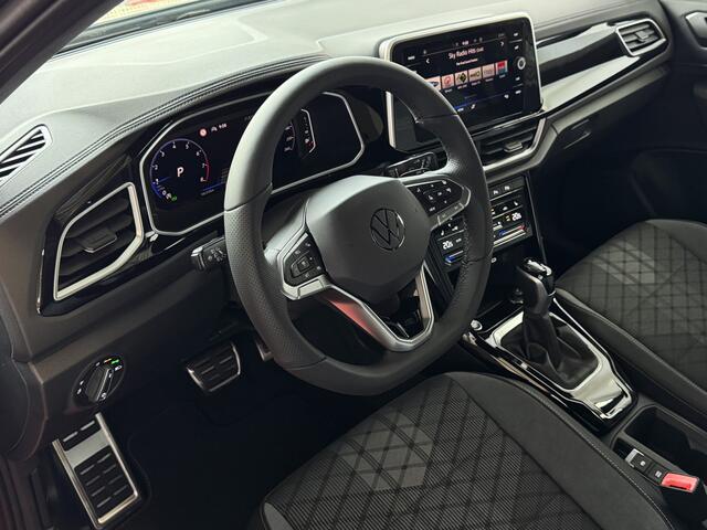 Volkswagen T-Roc ? NIEUWE AUTO ? 1.5 TSI DSG 2025 R-LINE 150PK AFN.TREKHAAK IQ LIGHT ALCANTARA ELEK.KLEP CARPLAY STOEL/STUUR VERW. 19"LMV VIR.COCKPIT 2025 RLINE R LINE ?Top Auto's Wijchen , 30 Jaar Specialist in Volkswagen : Alle Type's : R-Line Edition / Style / First E