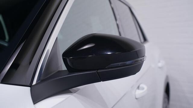 Volkswagen T-Roc 1.5 TSI R Line 1e Eig. NAP Led koplampen Panodak R-Line int./ext. 19 Inch Stoelverwarming