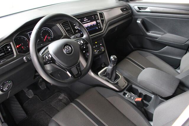 Volkswagen T-Roc 1.5 TSI Style Navigatie | Inklapbare spiegels | Climate Control | Privacy Glass