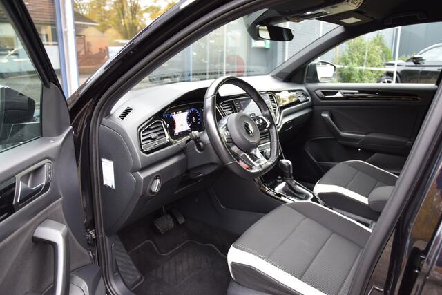 Volkswagen T-Roc 1.5 TSI 150PK Sport DSG Automaat | Trekhaak | BOVAG Garantie | Geen Import | Virtual Cockpit | Adaptive Cruise | Full LED | 19'' Velgen | Camera | Navigatie | Apple Carplay&Androidauto |