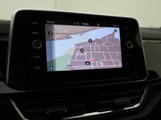 Volkswagen T-Roc 1.5TSI/150PK R-Line DSG · Navigatie · Apple/Android Car Play · Camera + Parkeersensoren
