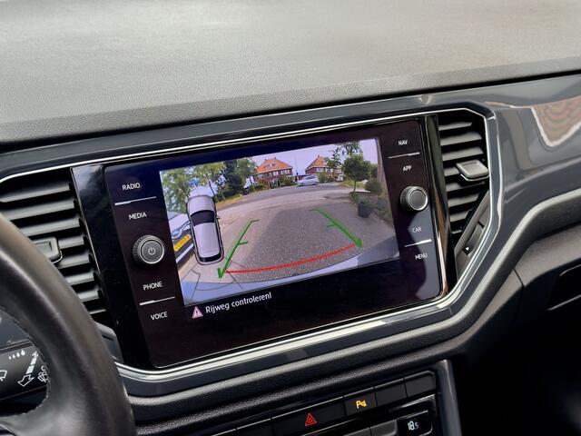 Volkswagen T-Roc 1.5 TSI AUT7 SPORT PANODAK NAVI CAMERA DIGI-DASH APPLE-CARPLAY LED LMV PDC