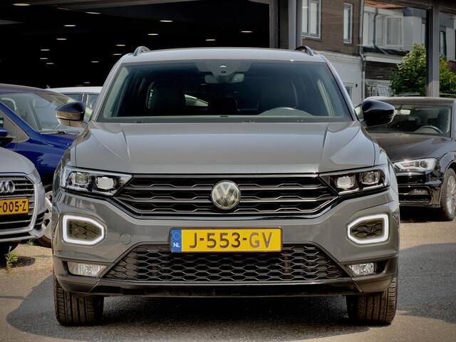 Volkswagen T-Roc 1.5 TSI AUT7 BLACK-LINE 98D.KM! NW-MODEL LEDER NAVI CAMERA DIGI-DASH APPLE-CARPLAY LED LMV PDC