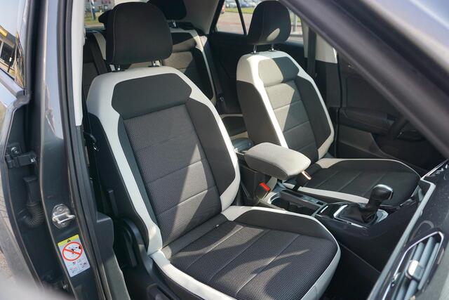 Volkswagen T-Roc 1.5 TSI Sport | ACC | digi cockpit | trekhaak