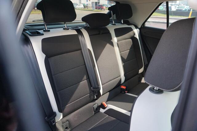 Volkswagen T-Roc 1.5 TSI Sport | ACC | digi cockpit | trekhaak