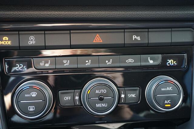 Volkswagen T-Roc 1.5 TSI Sport | ACC | digi cockpit | trekhaak