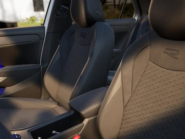 Volkswagen T-Roc R-Line First Edition 1.5 eTSI 150 PK 7 versn. DSG · Black Style Pakket · Achterklep met sensorgestuurde opening en vertraagde elektrische sluitfunctie, met afstandsontgrendeling ·