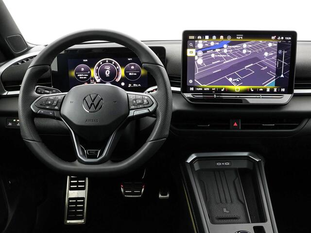 Volkswagen T-Roc R-Line First Edition 1.5 eTSI 150 PK 6 versn. DSG · Assistance Pakket · Multimedia Pakket · Park & Comfort Pakket ·