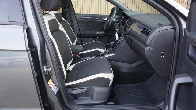 Volkswagen T-Roc 1.5 TSI 150pk R-Line & Sport Pano.dak Virtual 19inch Suzuka LED Adaptive Cruise *NL auto* 83610km!