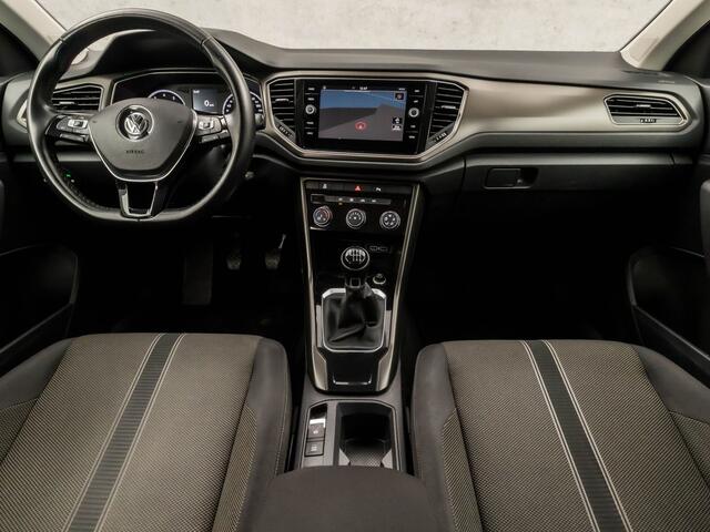 Volkswagen T-Roc 1.0 TSI Sport (APPLE CARPLAY, GROOT NAVI, ADAPTIVE CRUISE, PARKEERSENSOREN, SPORTSTOELEN, LANE ASSIST, NIEUWE APK, NIEUWSTAAT)