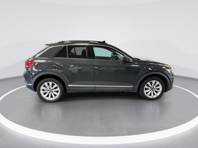 Volkswagen T-Roc 1.5 TSI 150pk DSG Sport · Panoramadak · Afneembare Trekhaak · Stoelverwarming · Navigatie · 17"Velgen · Elek. Inklapbare Spiegels ·