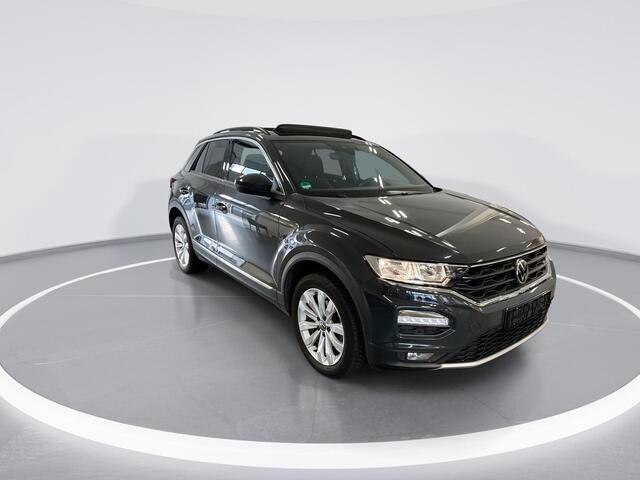 Volkswagen T-Roc 1.5 TSI 150pk DSG Sport · Panoramadak · Afneembare Trekhaak · Stoelverwarming · Navigatie · 17"Velgen · Elek. Inklapbare Spiegels ·