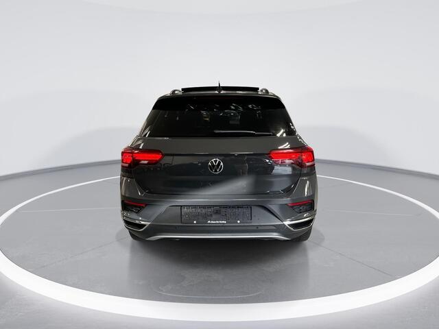 Volkswagen T-Roc 1.5 TSI 150pk DSG Sport · Panoramadak · Afneembare Trekhaak · Stoelverwarming · Navigatie · 17"Velgen · Elek. Inklapbare Spiegels ·