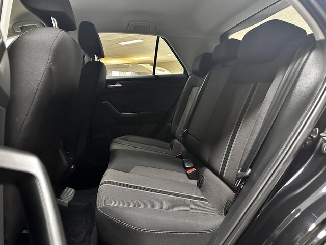 Volkswagen T-Roc 1.5 TSI Style Business /150PK! /Lane Assist! /Apple + Android /DAB+! /Navi /Airco /Adaptief Cruise /Elek. pakket /Bluetooth /Regensensor /16"LMV /Extra getint glas /LED Dagrijverl. /Dakrails /PDC V+A!