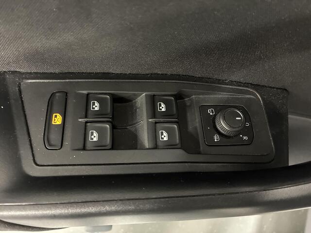 Volkswagen T-Roc 1.5 TSI 150pk DSG Life Business · Camera · Trekhaak · Apple/Android Car Play · Navigatie · P-Sensoren · 16'' Inch ·