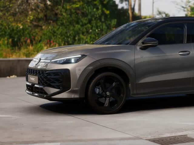 Volkswagen T-Roc R-Line First Edition 1.5 eTSI 150 PK 7 versn. DSG · Achteruitrijcamera · Draadloze telefoonlader · Black Style Pakket · Voorraad OUTLET · Prijs is inclusief inruilpremie ·