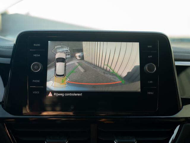 Volkswagen T-Roc 1.5 TSI R-Line Business | Panodak | 19'' | IQ Light | Trekhaak afnb. | Side Assist | Elk. A-klep | Prijs Rijklaar!!