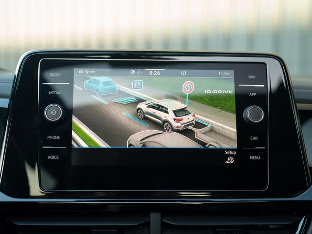 Volkswagen T-Roc 1.5 TSI R-Line Business | Panodak | Keyless | Camera | Side Assist | Elk. A-klep | Trekhaak afnb. | Prijs Rijklaar!!