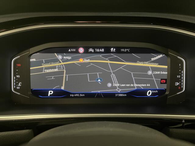 Volkswagen T-Roc Cabrio 1.5 TSI R-Line | Apple Carplay | Android Auto | Stuurverwarming | Stoelverwarming | Camera | Adaptieve Cruise Control | Lane Assist | Dodehoeksensor | DAB |