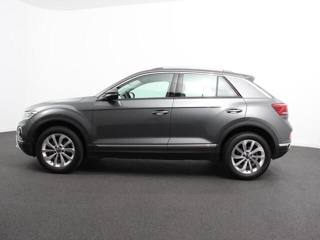 Volkswagen T-Roc 1.5 TSI 150pk DSG Style Plus | Navigatie | Apple Carplay/Android Auto | Parkeersensoren | Camera | Adaptive Cruise Control | Blind Spot Assist | Stoel- en stuurverwarming | Elektrische achterklep | Ledverlichting | Climate Control