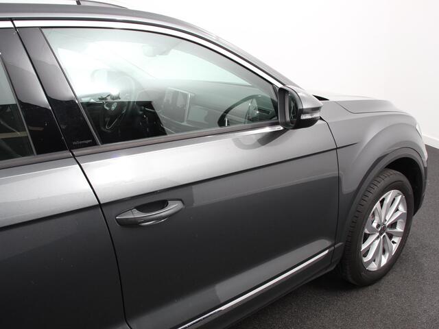 Volkswagen T-Roc 1.5 TSI 150pk DSG Style Plus | Navigatie | Apple Carplay/Android Auto | Parkeersensoren | Camera | Adaptive Cruise Control | Blind Spot Assist | Stoel- en stuurverwarming | Elektrische achterklep | Ledverlichting | Climate Control