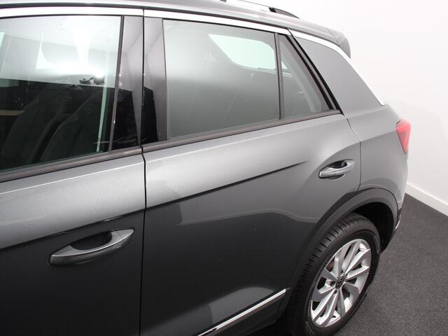 Volkswagen T-Roc 1.5 TSI 150pk DSG Style Plus | Navigatie | Apple Carplay/Android Auto | Parkeersensoren | Camera | Adaptive Cruise Control | Blind Spot Assist | Stoel- en stuurverwarming | Elektrische achterklep | Ledverlichting | Climate Control