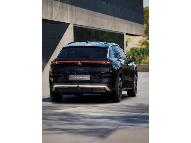 Volkswagen T-Roc 1.5 eTSI 116 7DSG Life First Edition | 'App-Connect' draadloze smartphone integratie | Automatische afstandsregeling (Adaptive Cruise Control) | Buitenspiegels elektrisch instel-, verwarm- en inklapbaar