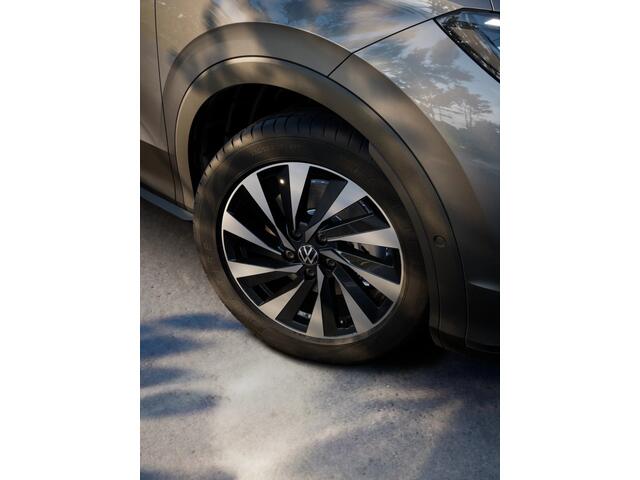 Volkswagen T-Roc 1.5 eTSI 116 7DSG Life First Edition | 'App-Connect' draadloze smartphone integratie | Automatische afstandsregeling (Adaptive Cruise Control) | Buitenspiegels elektrisch instel-, verwarm- en inklapbaar