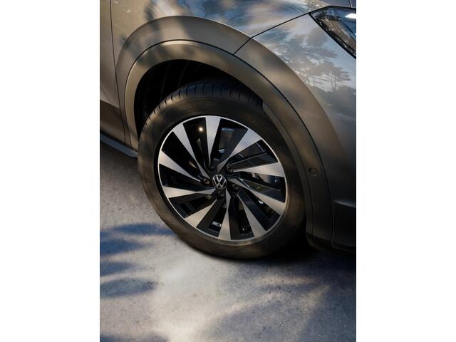 Volkswagen T-Roc 1.5 eTSI 116 7DSG Life First Edition | 'App-Connect' draadloze smartphone integratie | Automatische afstandsregeling (Adaptive Cruise Control) | Buitenspiegels elektrisch instel-, verwarm- en inklapbaar