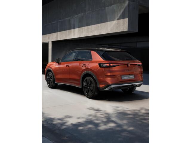 Volkswagen T-Roc 1.5 eTSI 116 7DSG Style First Edition | 'App-Connect' draadloze smartphone integratie | 30,5 cm display met 2D en 3D weergave | Achterklep, elektrisch, met sensorgestuurde opening (Easy Open)