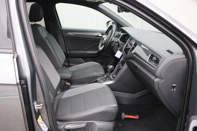 Volkswagen T-Roc 1.5 TSI 150PK Automaat Sport Business R Pano-dak/Trekhaak/Elektr.-klep/Camera/Stoelverwarming