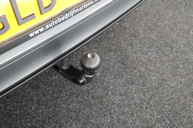 Volkswagen T-Roc 1.5 TSI 150pk DSG R-Line Business+ Trekhaak Camera Keyless Stoelverwarming Panoramadak Navigatie