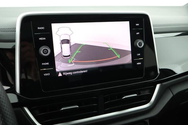 Volkswagen T-Roc 1.5 TSI 150pk DSG R-Line Business+ Trekhaak Camera Keyless Stoelverwarming Panoramadak Navigatie