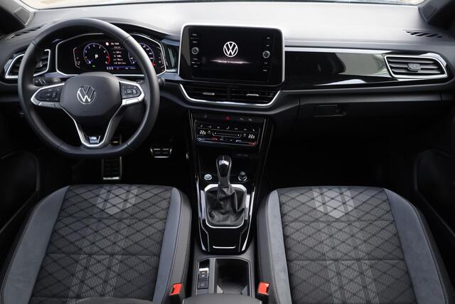 Volkswagen T-Roc 1.5 TSI R-Line 150PK / 110kW Achteruitrijcamera, draadloos Apple Carplay & Android Auto, verwarmbare voorstoelen + stuurwiel, dodehoeksensor (Side Assist), parkeerassistent (Park Assist), volledig digtiaal instrumentenpaneel (Digital Cockpit Pro), full LE