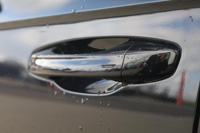 Volkswagen T-Roc 1.5 TSI R-Line 150PK / 110kW Achteruitrijcamera, draadloos Apple Carplay & Android Auto, verwarmbare voorstoelen + stuurwiel, dodehoeksensor (Side Assist), parkeerassistent (Park Assist), volledig digtiaal instrumentenpaneel (Digital Cockpit Pro), full LE