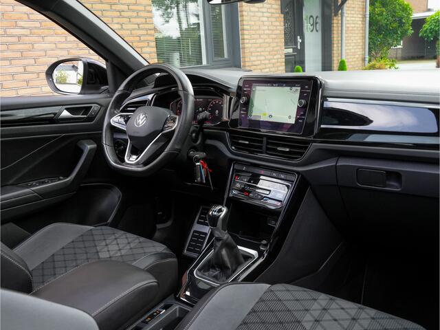Volkswagen T-Roc 1.5 TSI 3X R-LINE Bj 2023 !! PANODAK CAMERA NAVI LED DIGi-DASH 18INCH.LMV BLACK-LINE PARKASSIST PDC