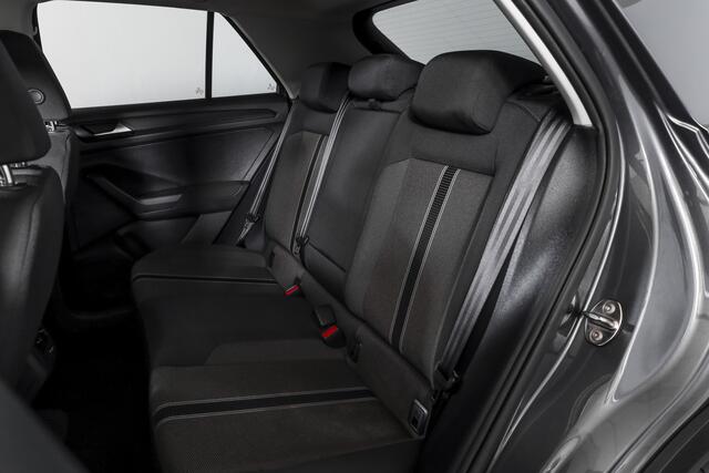 Volkswagen T-Roc 1.5 TSI 150 PK Style Business - Automaat | Adapt. Cruise | Stoelverw. | PDC | Camera | NAV + App. Connect | LED | ECC | Trekhaak | LM 17" |